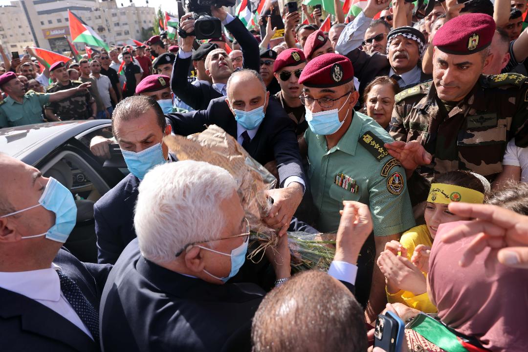 استقبال حاشد للرئيس محمود عباس لدى عودته أرض الوطن عقب خطابه المهم في الأمم المتحدة (عدسة: ثائر غنايم)